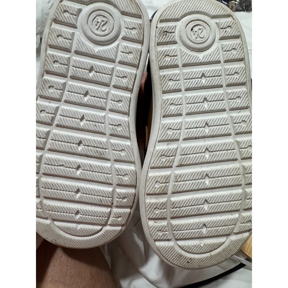 Cat & Jack Leather shoes, sandals &sneakers. Apakoa boots Size 7 Toddler -4 pair - Picture 6 of 9